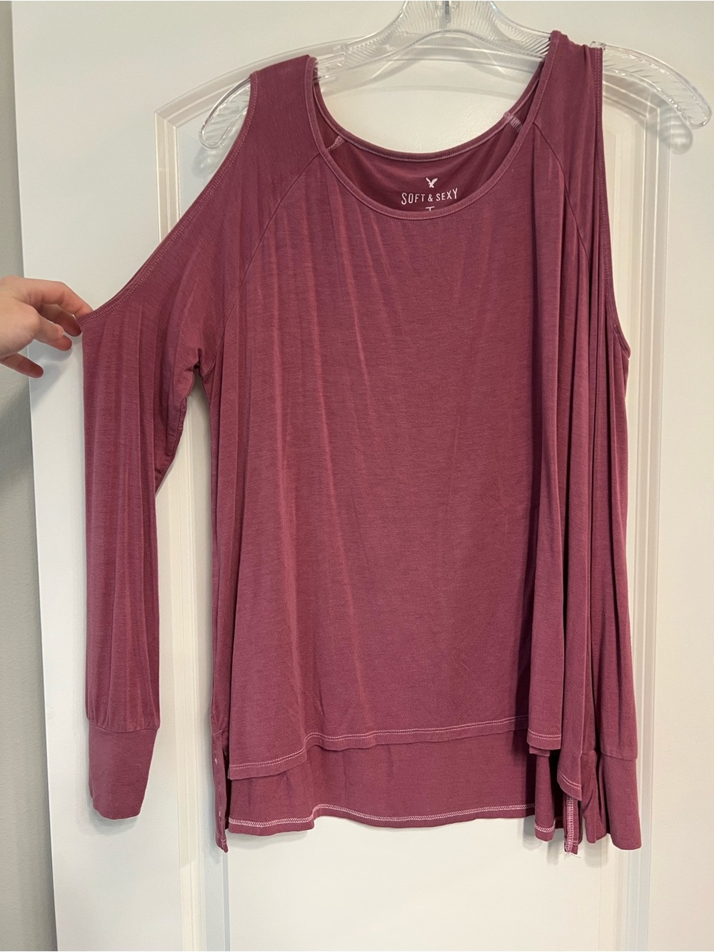 American Eagle Women’s Cold-Shoulder Long Sleeve Top - Mauve Pink